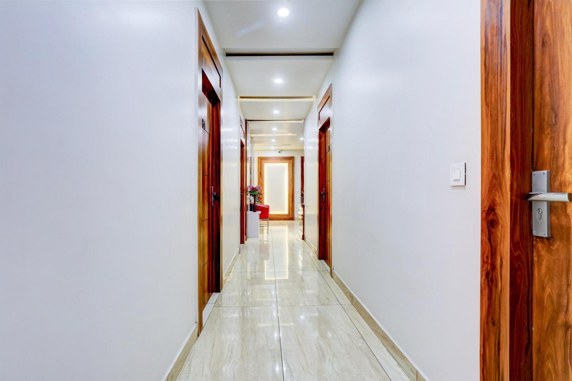 Super Townhouse Model Town Rohtak Formerly Hotel Tathastu Exterior foto